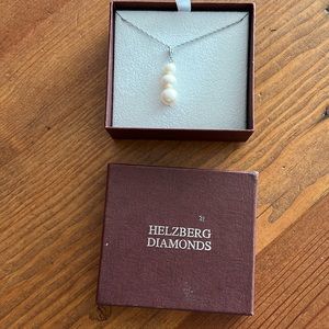Helzberg Diamonds pearl necklace w/sterling silver 18” chain.